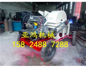 可移動(dòng)木屑粉碎機(jī)，滾動(dòng)木屑機(jī)，會(huì)移動(dòng)的木屑機(jī)