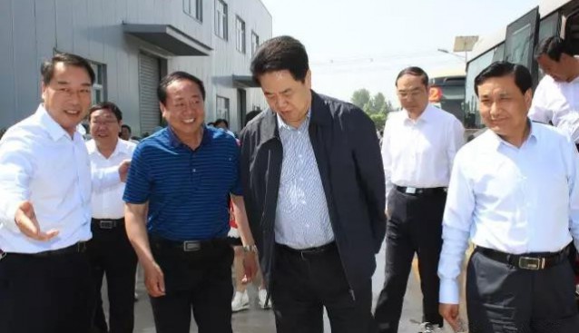 河南省人大副主任、黨組書記劉春良帶領(lǐng)駐豫全國人大代表到許昌世紀(jì)香公司調(diào)研