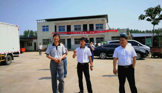 西北農(nóng)林科技大學(xué)專家蒞臨河南洛陽潤澤農(nóng)業(yè)開發(fā)有限公司指導(dǎo)工作