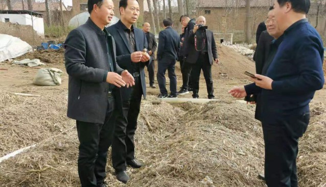 河南省商丘市農(nóng)機(jī)局局長考察虞城縣金隆菇業(yè)